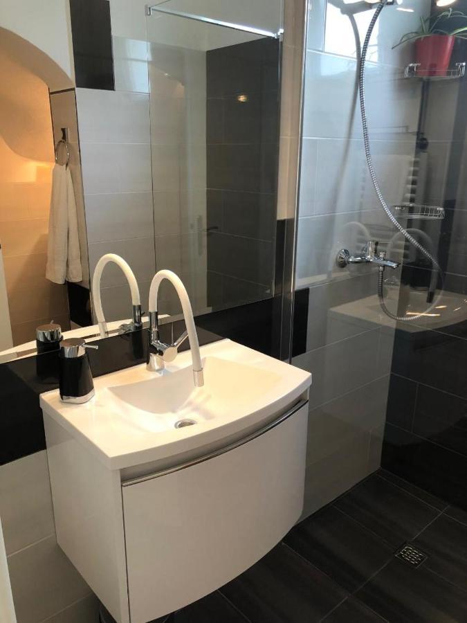 Cozy New Flat For 2 Or 3 Apartment Hvar Town Luaran gambar